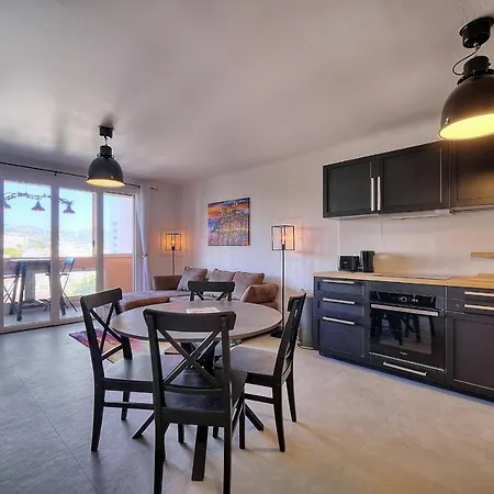 Immogroom - Renovated - Loggia - Clear View - Parking Common - Ac - Wifi Apartment