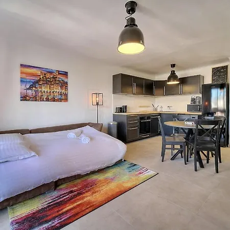 Apartment Immogroom - Renovated - Loggia - Clear View - Parking Common - Ac - Wifi *